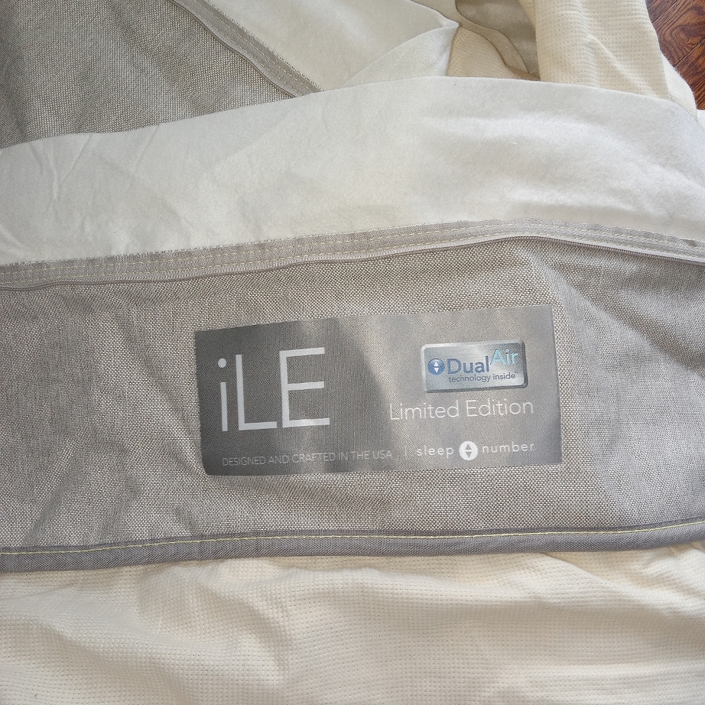 This is the bottom (only) of a sleep number queen mattress ile.